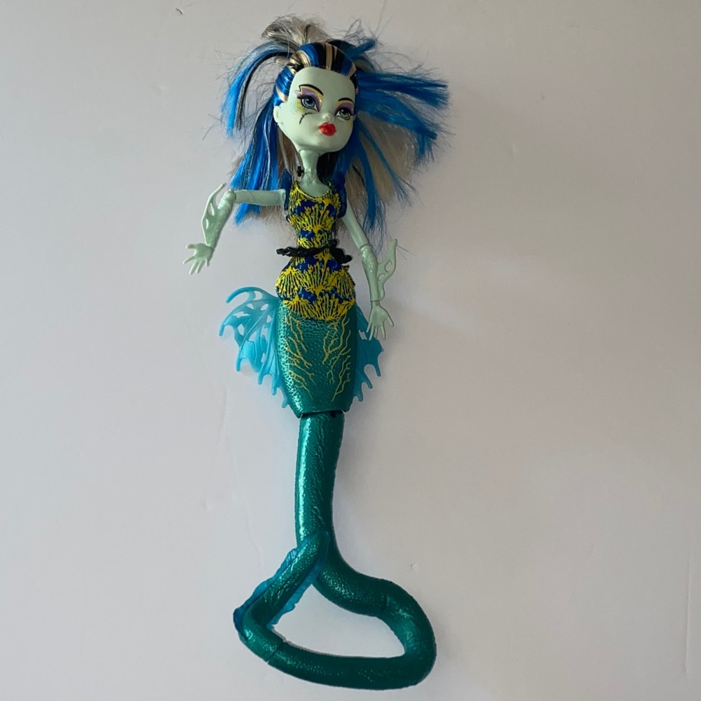Monster High Great Scarrier Reef Colorful Frankie Stein  Goulish Doll 14” H